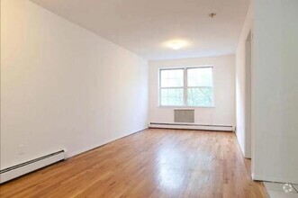 Building Photo - 3 bedroom in New York NY 11211