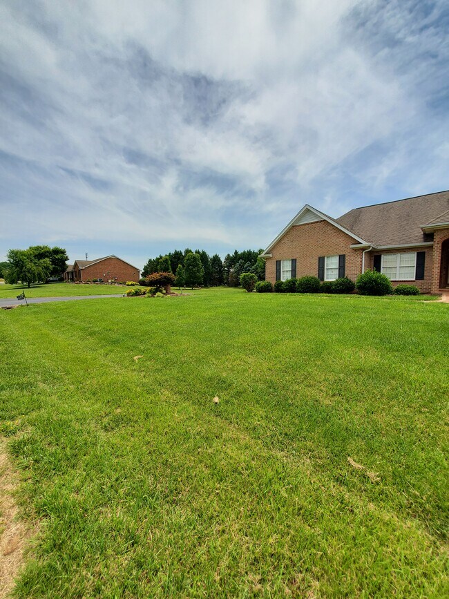 Building Photo - 178 Meadowbrook Cir