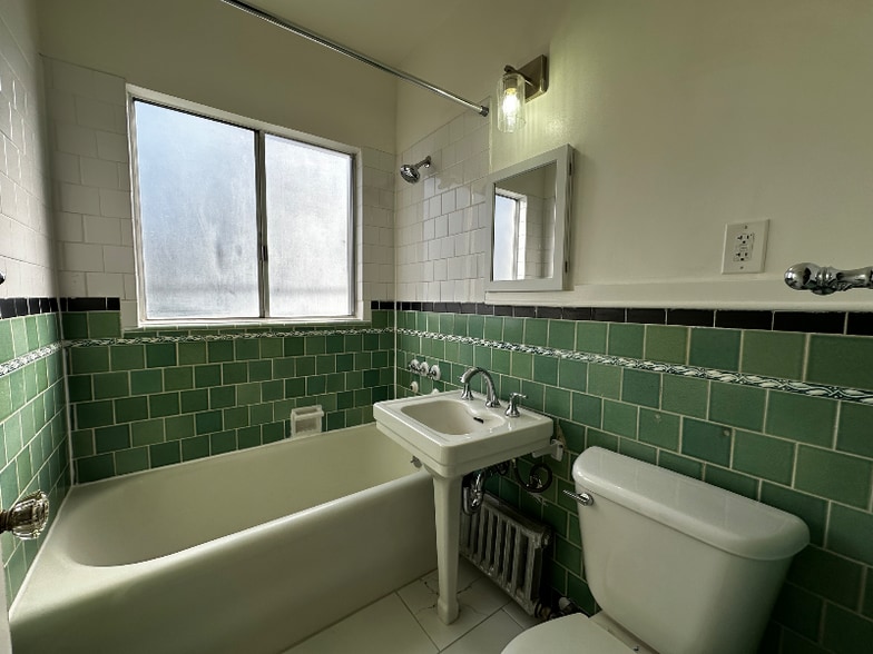 Building Photo - 2215 Carroll St