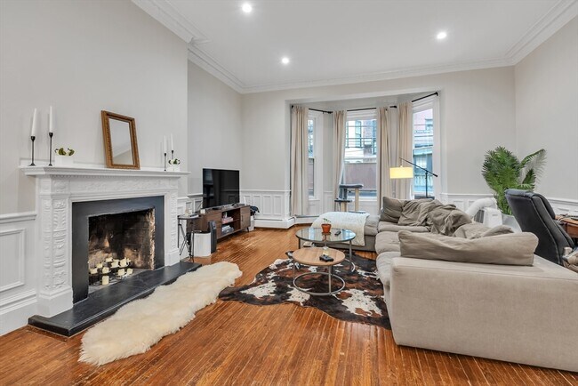 Building Photo - 103 Beacon St