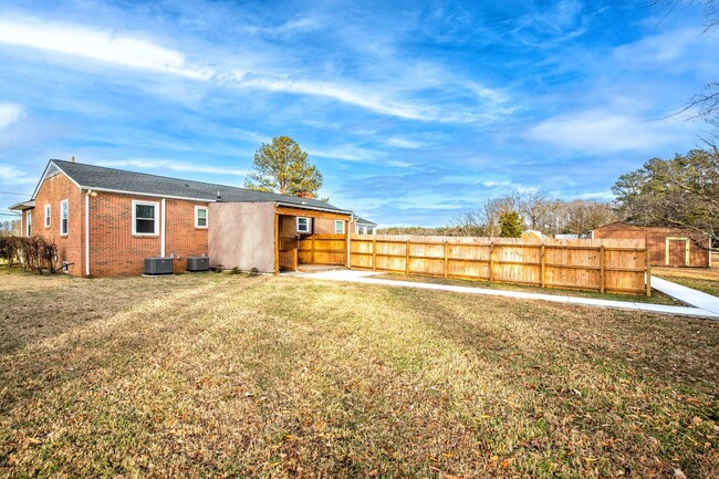 Building Photo - Remodeled 5 Bedrooms, 3 Full Baths