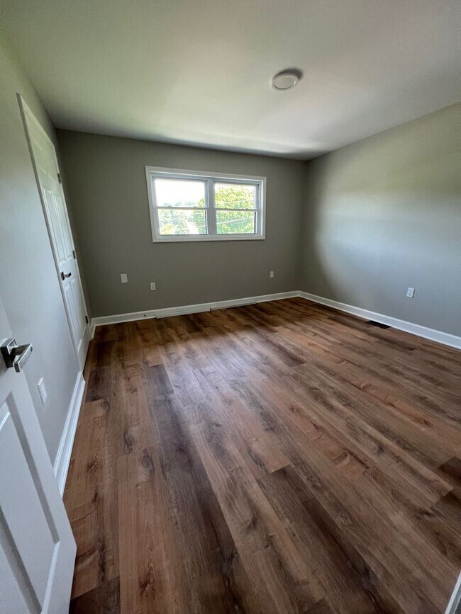 Building Photo - 2 Bedroom/1.5 Bath Townhouse Kingsport TN