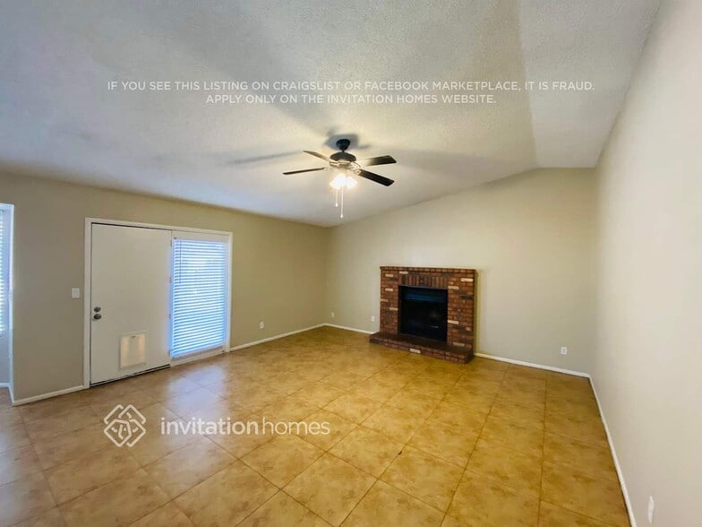 Building Photo - 2323 N Evergreen St