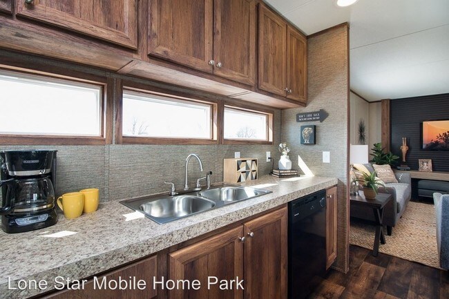 Building Photo - 4701 E Rice St