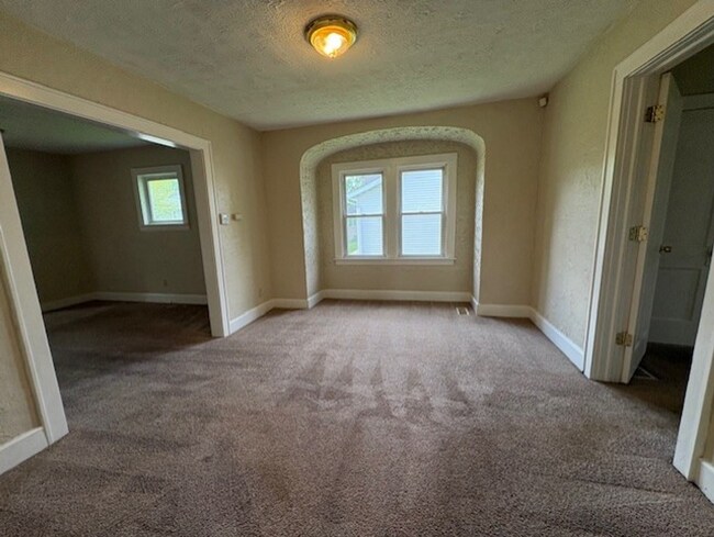 Building Photo - Charming 3-Bedroom Akron Home with Central A/C
