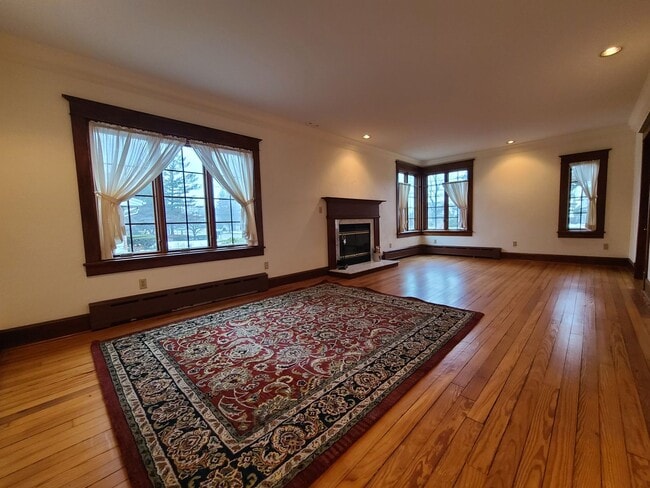 Building Photo - Charming 3-Bedroom, 2-Bathroom Home in South Haven, MI