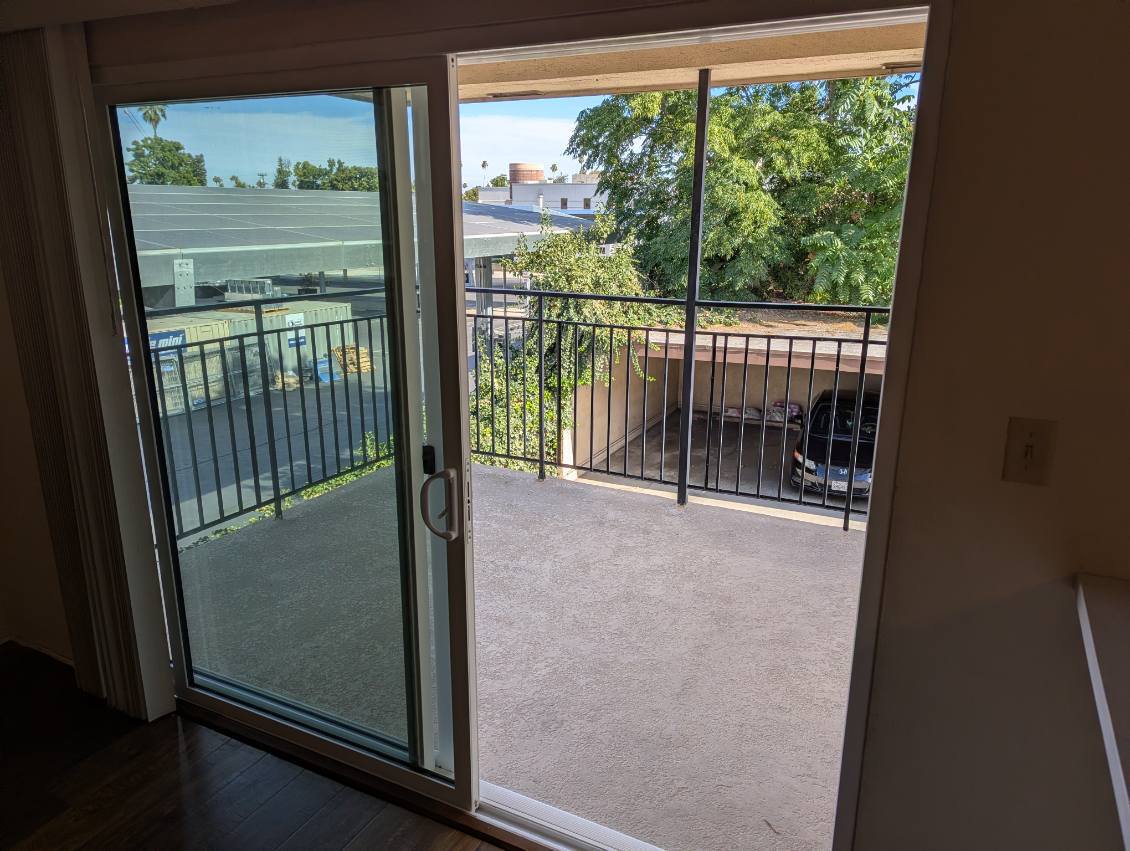 Private Balcony - 1311 Lyndon St