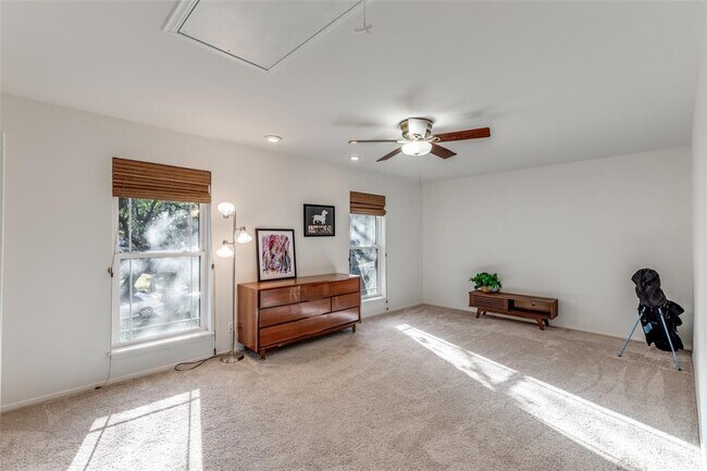 Building Photo - 4002 Biscay Dr