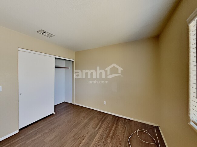 Building Photo - 5691 S Abbottsford Dr