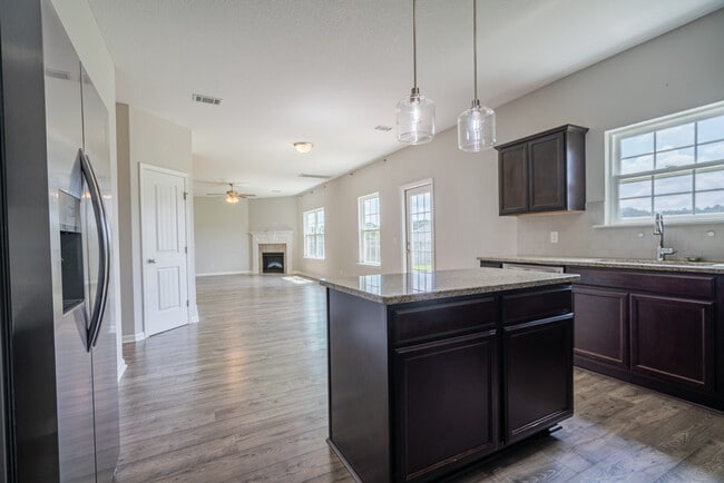Building Photo - 418 Huntington Dr