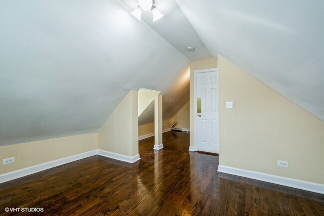 Building Photo - 2149 N Lorel Ave