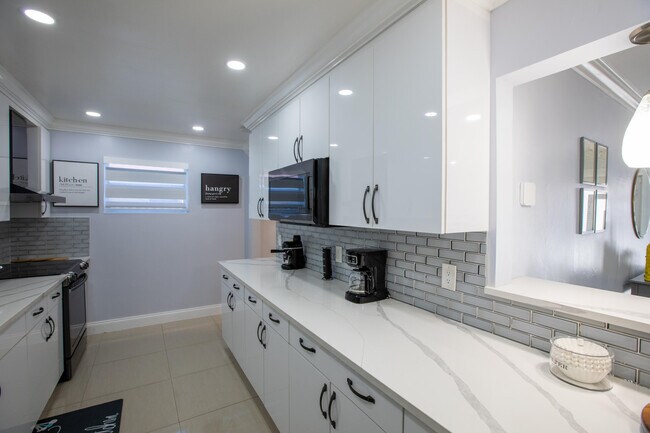 Building Photo - 1853 Florida Mango Rd