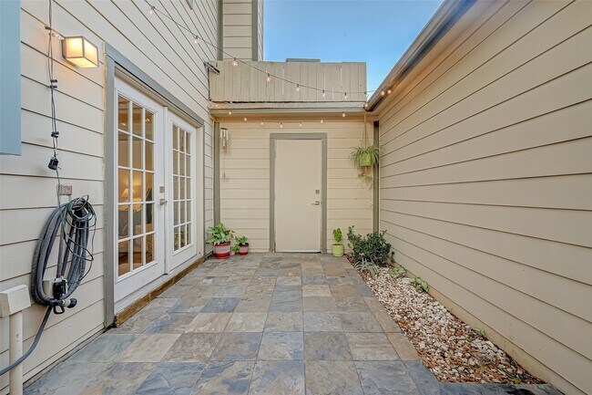 Building Photo - 742 Country Pl Dr