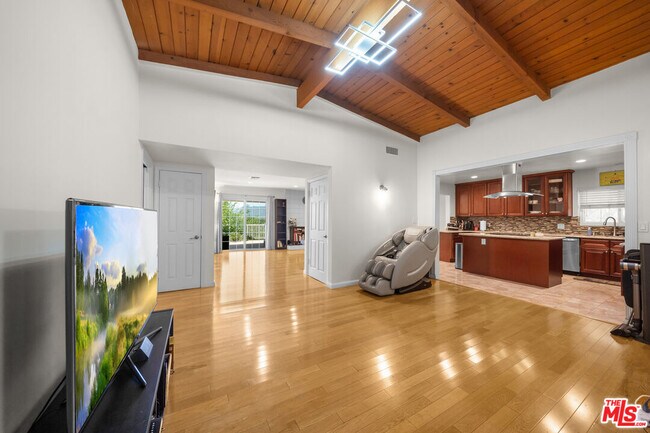 Building Photo - 3114 Henrietta Ave