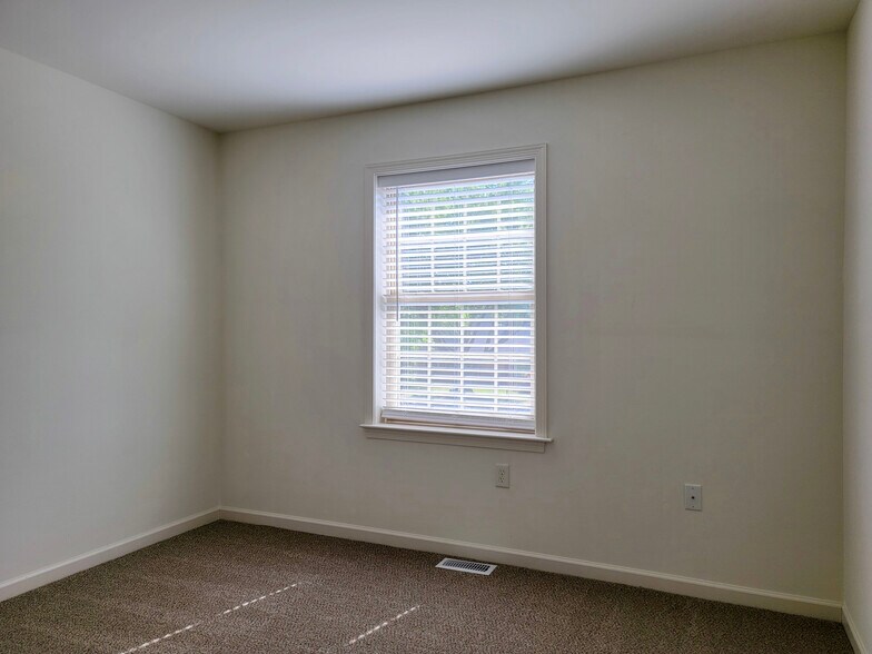 Building Photo - 5206 Brook Dr