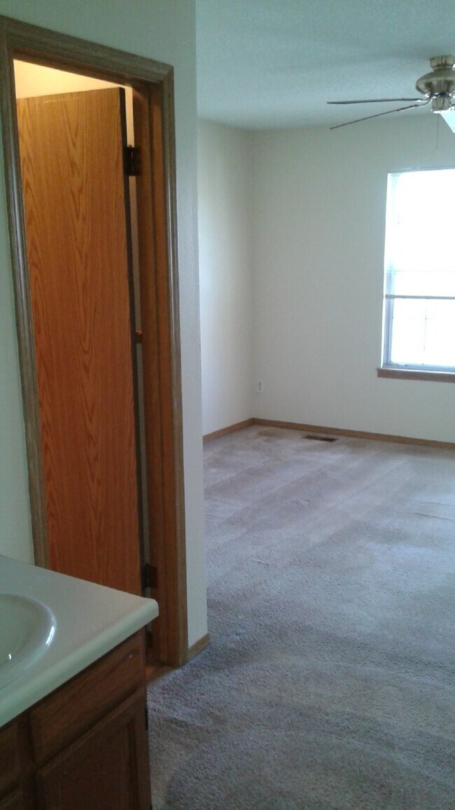 Building Photo - Available Now! "Charming 2-Bed Townhouse w...