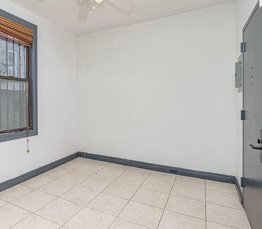 Building Photo - 750 Onderdonk Ave