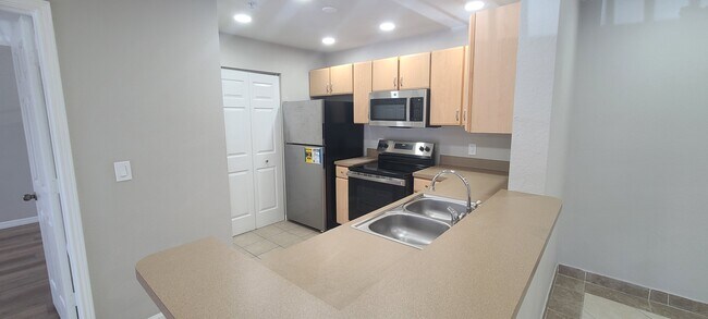 Building Photo - 940 Village Trail