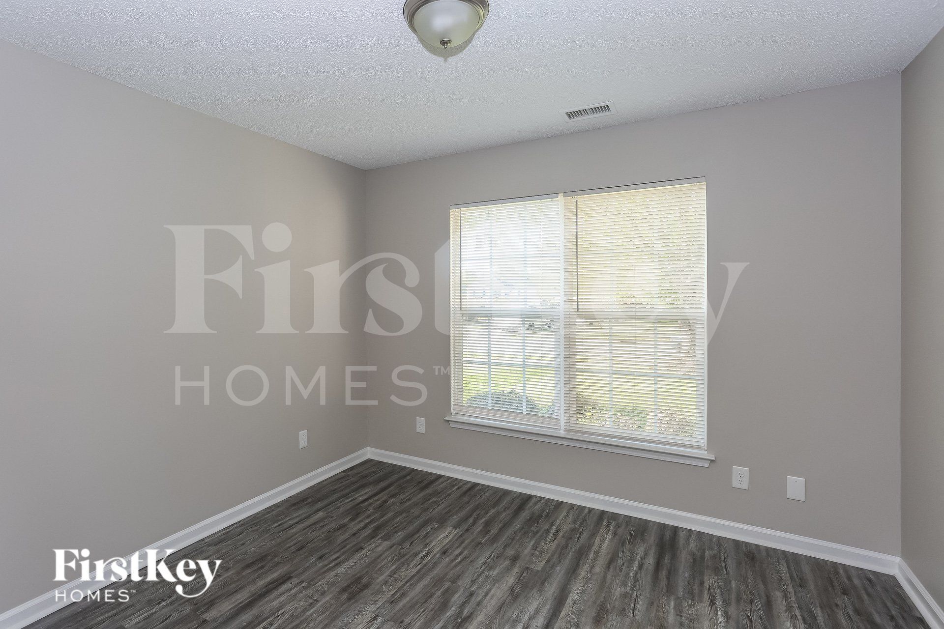 Building Photo - 11033 Sandboar St