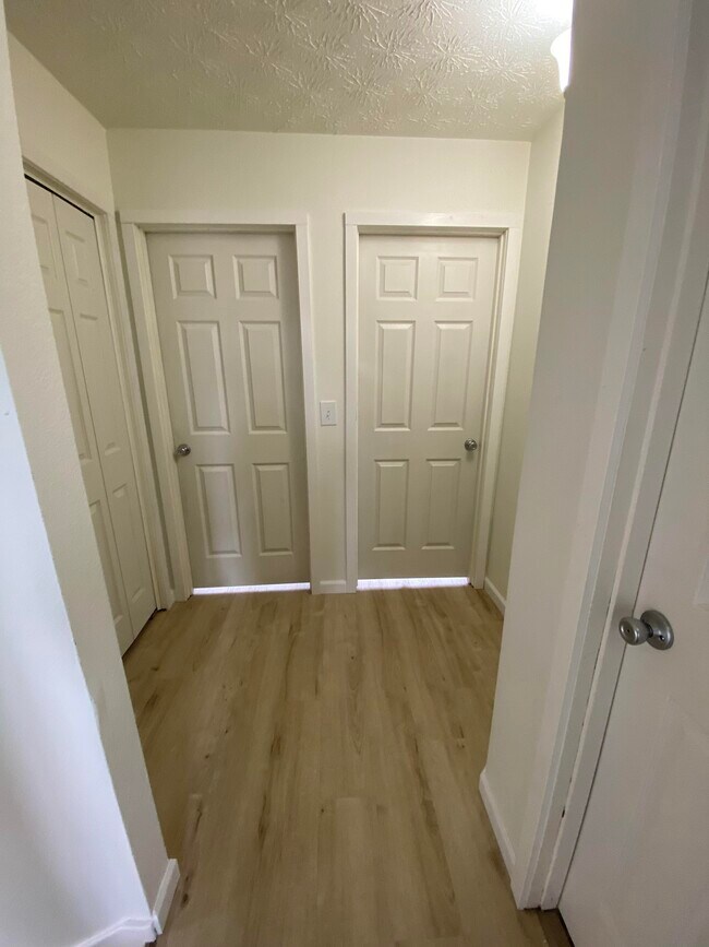 Building Photo - 5422 Larkspur Cir