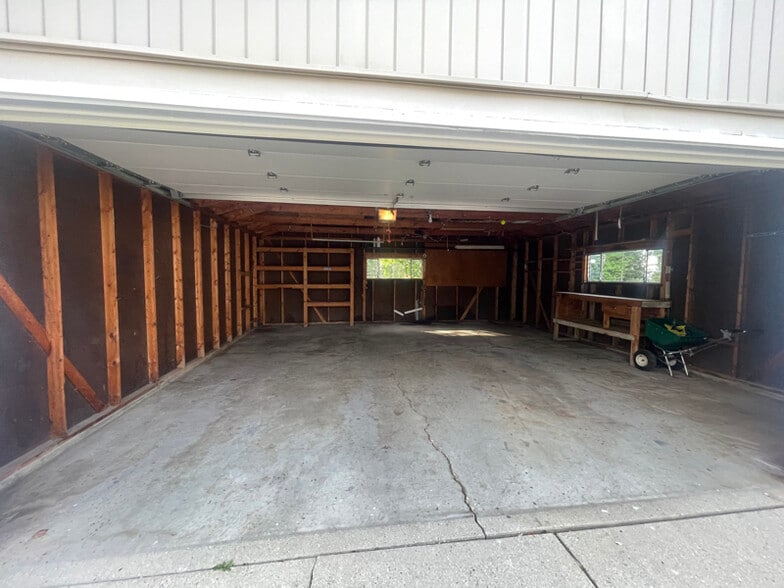 Building Photo - 5965 Teakwood Dr