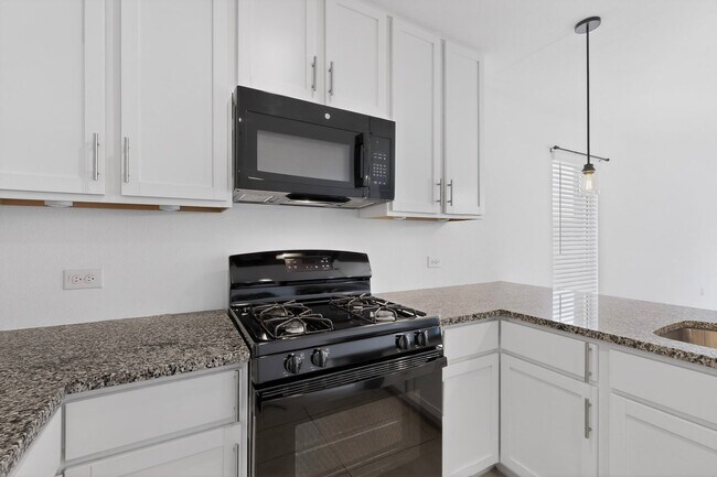 Building Photo - Modern 3-Bedroom Corner Lot Home with Fenced Yard in Forney – Built in 2023