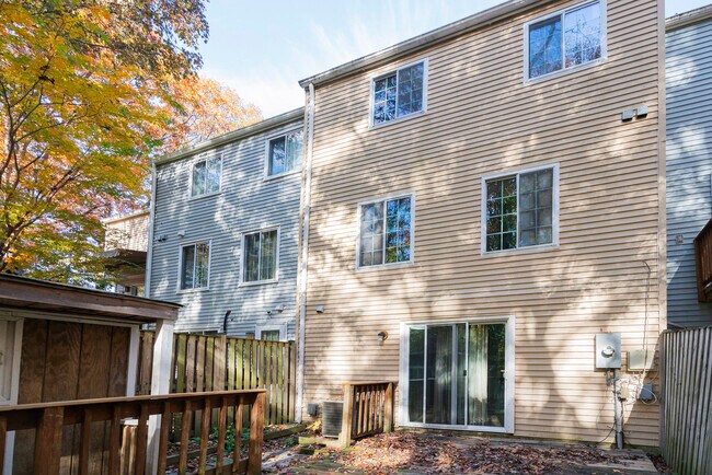 Building Photo - 8653 Bent Arrow Ct