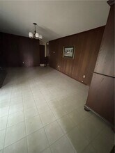 Building Photo - 115 Sharon Dr