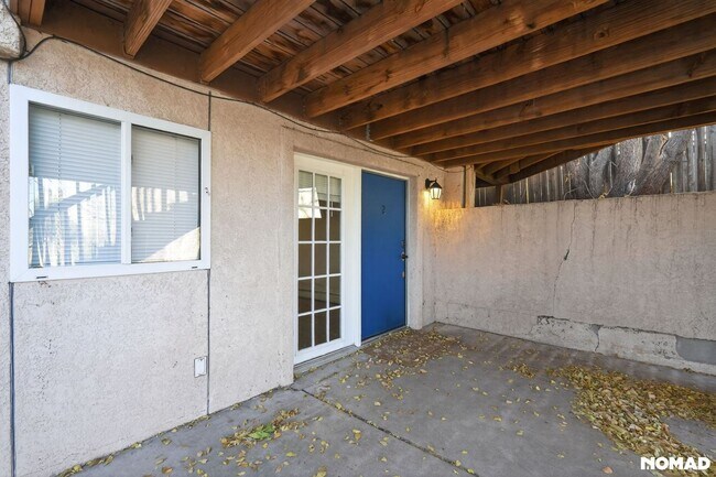 Building Photo - 30 W Navajo St