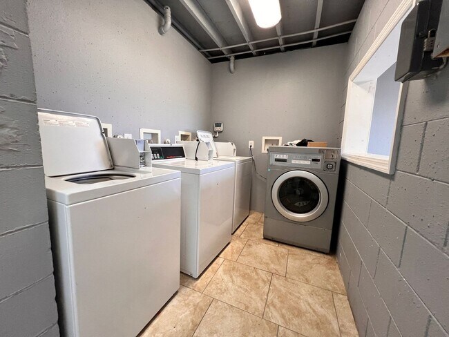 Building Photo - 1710 S Washington Ave