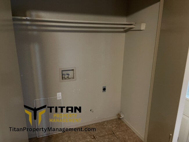 Building Photo - 2bed/1bath Apartment