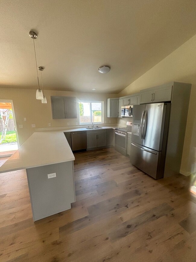 Building Photo - SINGLE FAMILY HOME IN PRAIRIE FALLS (P#94)