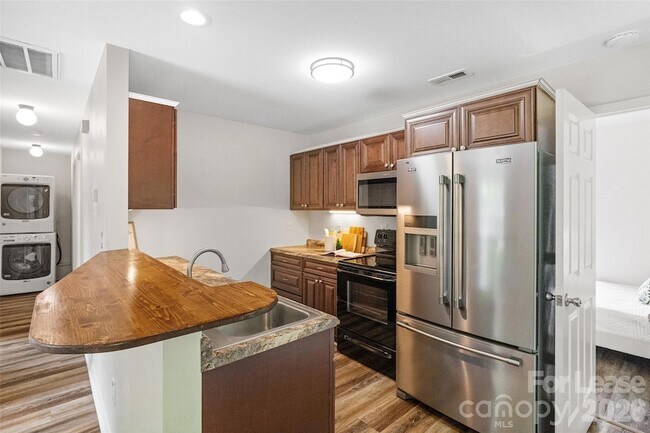 Building Photo - 6600/6602 Porterfield Road Unit