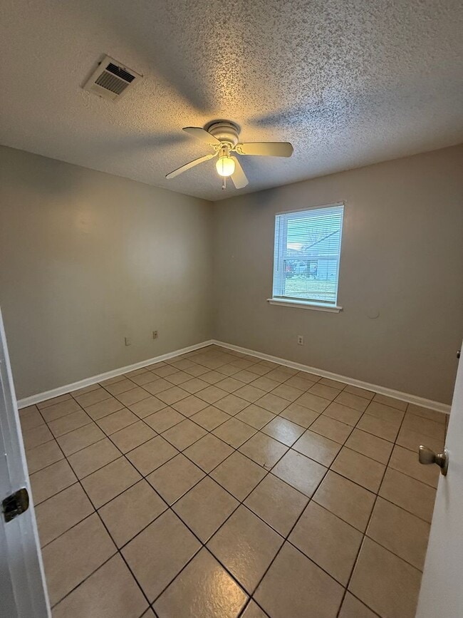 Building Photo - 1950-52 Helm Dr