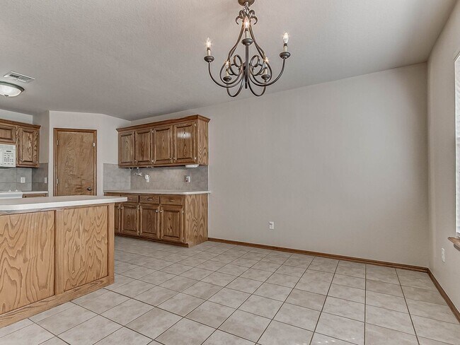 Building Photo - 4 Bed | 2 Bath | 2 Car Garage - Edmond Schools - North Hampton Addition