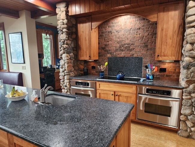 Building Photo - Fully Furnished Lakefront Home
