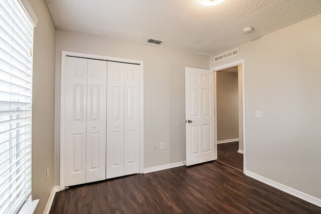 Building Photo - 4088 Everett Ave