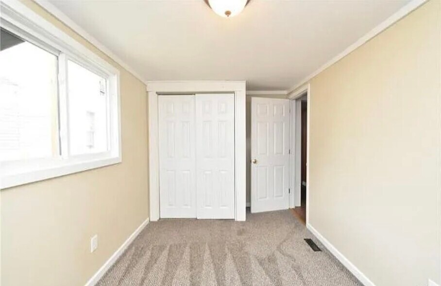 Building Photo - 28 Red Jacket Pky