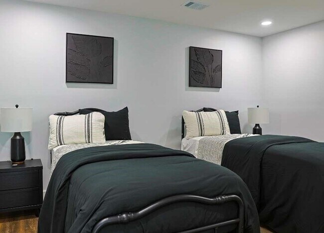 Building Photo - 2184 Skye Isles Pass SE