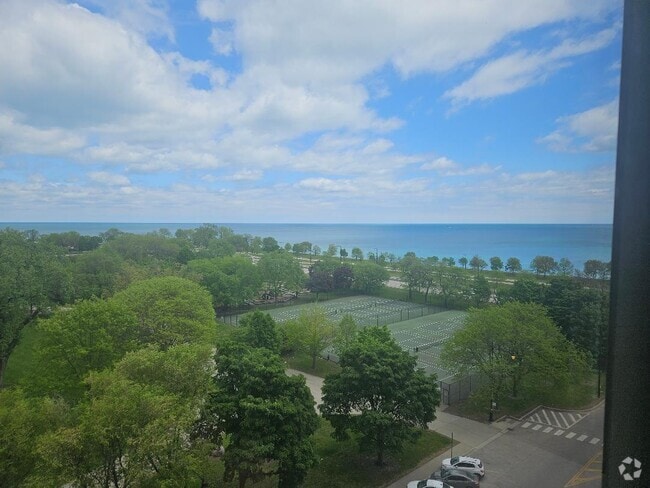 Building Photo - 5300 S Shore Dr