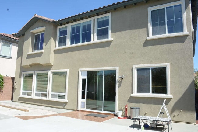 Building Photo - "Spacious 4-Bedroom Oasis with Granite Touches and Cozy Fireplace in Las Vegas!"