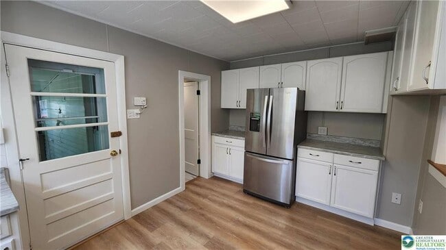 Building Photo - 324 Walnut St