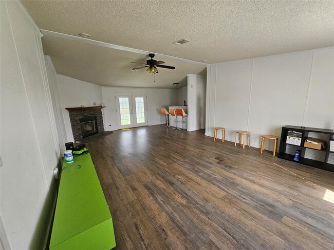 Building Photo - 2218 Hintz Rd