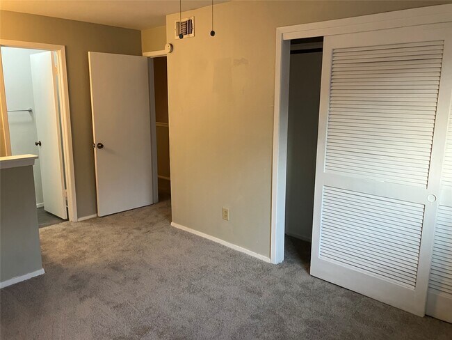 Building Photo - 8048 Sands Point Dr