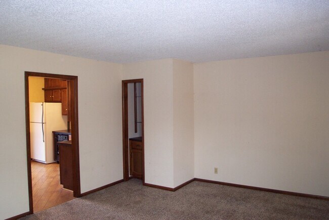 Building Photo - 437-439 N. Countryside Ct. Andover