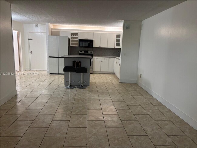 Building Photo - 14850 Naranja Lakes Blvd