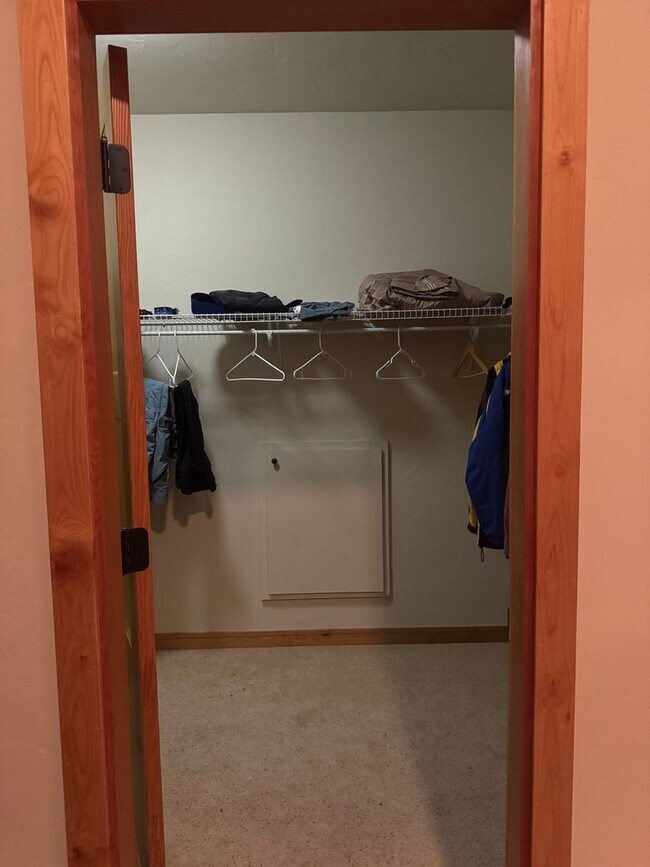 Building Photo - Luxury Fully Furnished 4BD/4BA Mountain Retreat with Hot Tub & Garage – Woodwinds #34, Mammoth Lakes