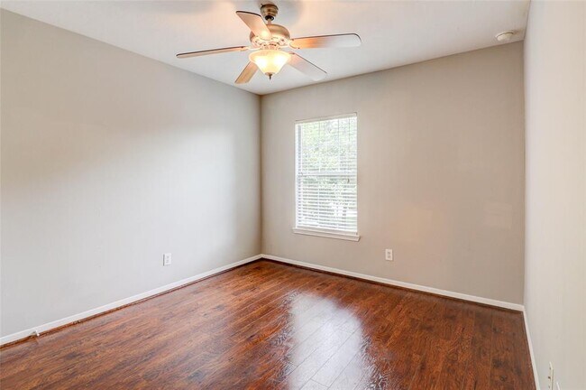 Building Photo - 5339 Canyon Hollow Dr