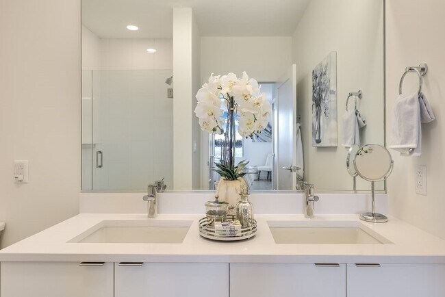 Building Photo - 45 Lewis St