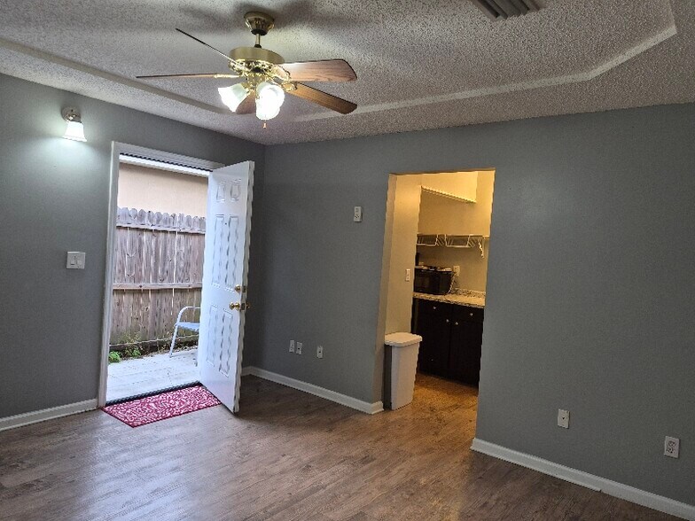 Building Photo - 7782 Mordecai Ct